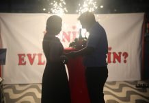 Pankart İzmir Organizasyon Kordonda Evlenme Teklifi Organizasyonu